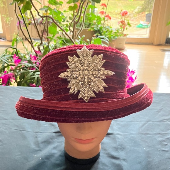 Elegant Burgundy Chenille Hat with Silver Embellishment - Picture 1 of 6
